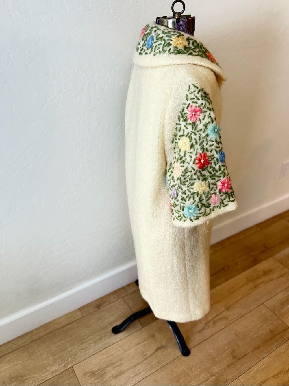 Vintage 1960s Bataldi Mohair Crewel Embroidered Coat S/M - Picture 4 of 15